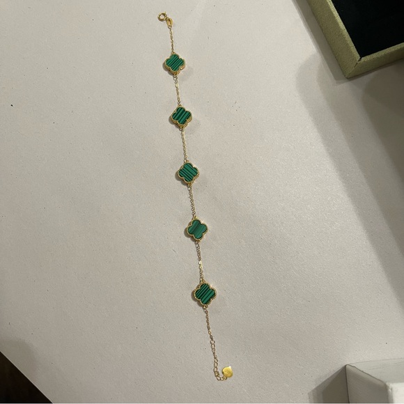 18K Solid Yellow Gold Green Clover Bracelet - Picture 11 of 11